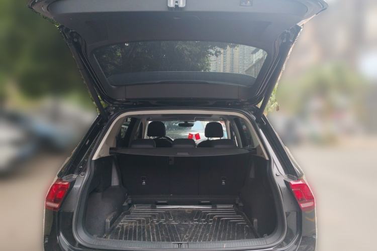 Used Volkswagen Tiguan L 2021 330TSI Automatic Two-Wheel Drive R-Line Enhanced Edition Trunk