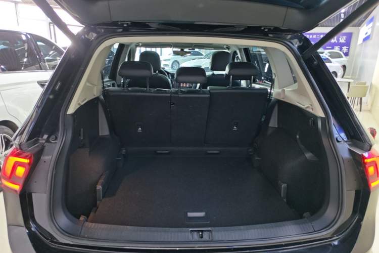 Used Volkswagen Tiguan L 2021 330TSI Automatic Two-Wheel Drive R-Line Enhanced Edition Trunk