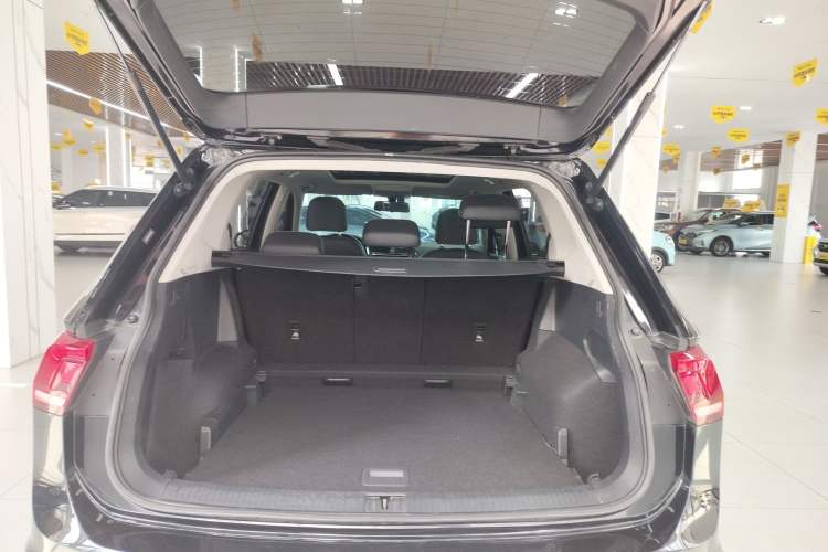 Used Volkswagen Tiguan L 2021 330TSI Automatic Two-Wheel Drive Smart Edition Trunk
