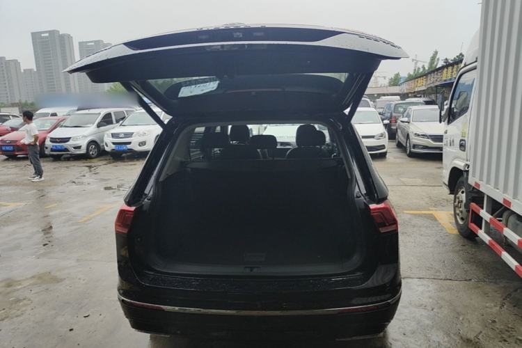 Used Volkswagen Tiguan L 2021 330TSI Automatic Two-Wheel Drive R-Line Enhanced Edition Trunk