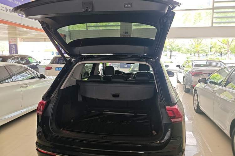 Used Volkswagen Tiguan L 2021 330TSI Automatic Two-Wheel Drive R-Line Enhanced Edition Trunk