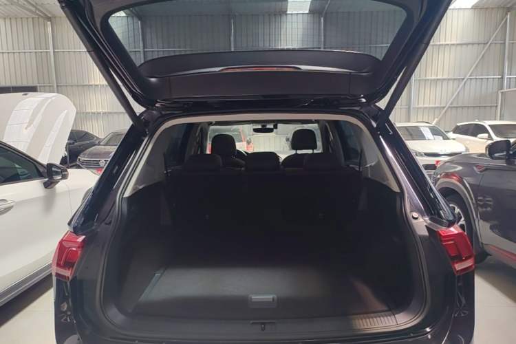 Used Volkswagen Tiguan L 2021 330TSI Automatic Two-Wheel Drive R-Line Enhanced Edition Trunk