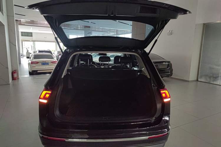 Used Volkswagen Tiguan L 2021 330TSI Automatic Two-Wheel Drive Smart Edition Trunk