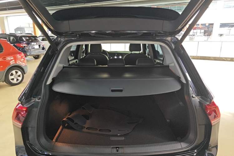 Used Volkswagen Tiguan L 2021 330TSI Automatic Two-Wheel Drive R-Line Flagship Edition Trunk