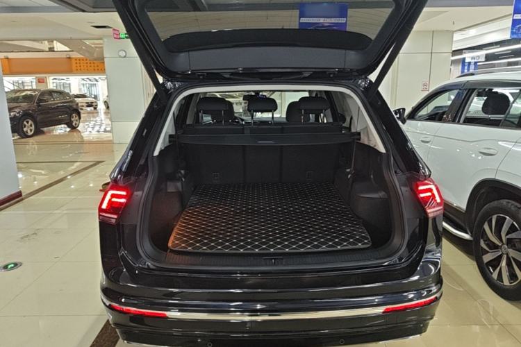 Used Volkswagen Tiguan L 2021 380TSI Automatic All-Wheel Drive R-Line Comfort Plus 7-Seater Trunk