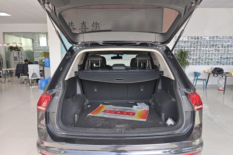 Used Volkswagen Tiguan L 2021 330TSI Automatic Two-Wheel Drive Comfort Edition Trunk