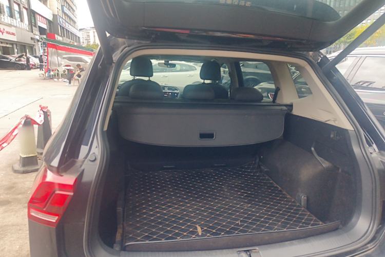 Used Volkswagen Tiguan L 2021 330TSI Automatic Two-Wheel Drive R-Line Enhanced Edition Trunk
