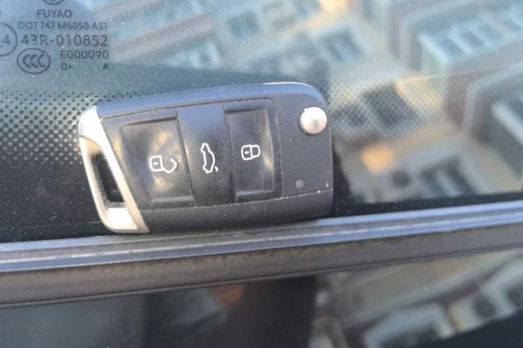 Used Volkswagen Tiguan L 2021 330TSI Automatic Two-Wheel Drive R-Line Flagship Edition Vehicle Key