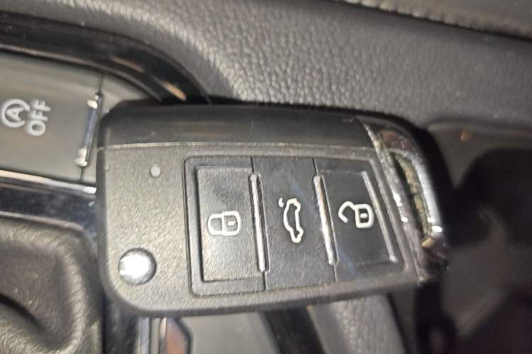 Used Volkswagen Tiguan L 2021 380TSI Automatic All-Wheel Drive R-Line Comfort Plus 7-Seater Vehicle Key