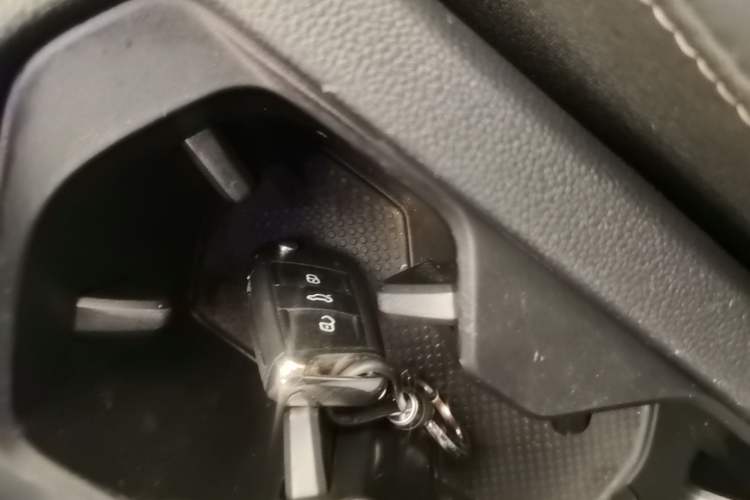 Used Volkswagen Tiguan L 2021 330TSI Automatic Two-Wheel Drive R-Line Flagship Edition Vehicle Key