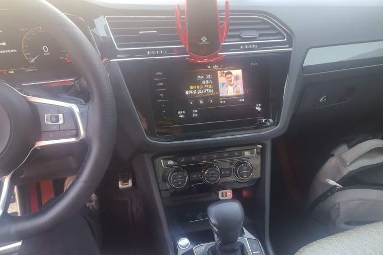Used Volkswagen Tiguan L 2021 330TSI Automatic Two-Wheel Drive R-Line Enhanced Edition Audio And AC Panel