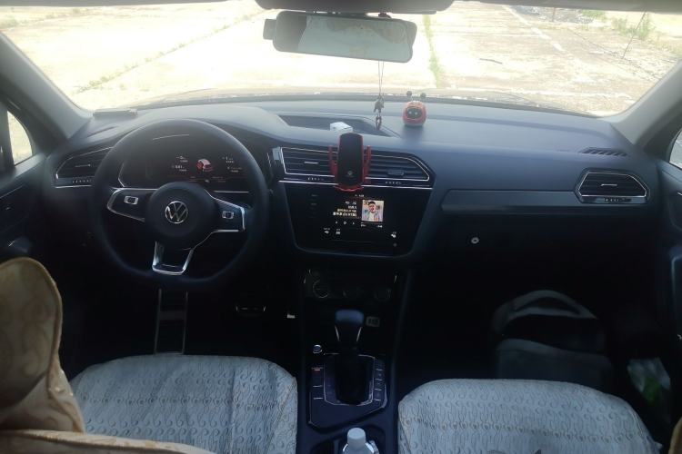 Used Volkswagen Tiguan L 2021 330TSI Automatic Two-Wheel Drive R-Line Enhanced Edition Center Console