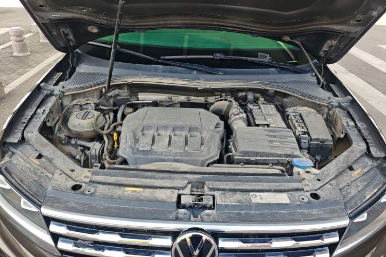 Used Volkswagen Tiguan L 2021 330TSI Automatic Two-Wheel Drive R-Line Enhanced Edition Engine Bay