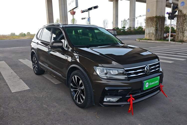 Used Volkswagen Tiguan L 2021 330TSI Automatic Two-Wheel Drive R-Line Enhanced Edition Front Right 45 Deg