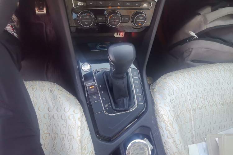 Used Volkswagen Tiguan L 2021 330TSI Automatic Two-Wheel Drive R-Line Enhanced Edition Gear Lever