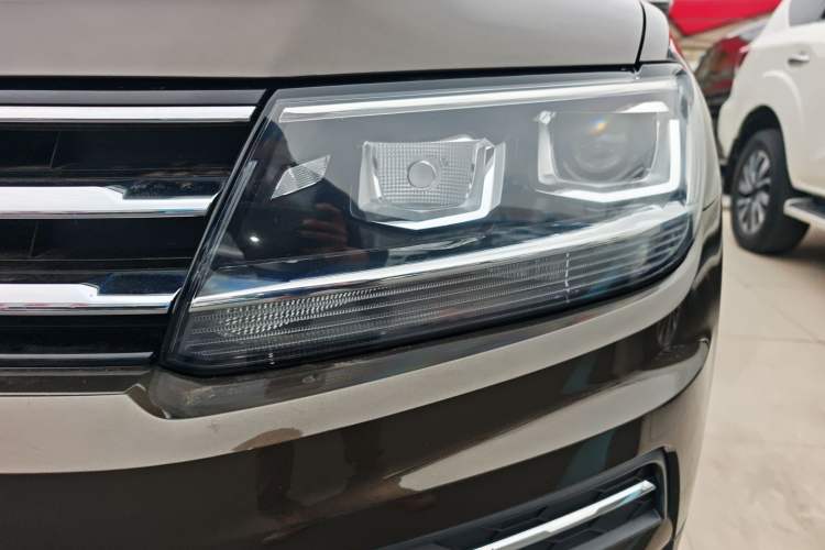 Used Volkswagen Tiguan L 2021 330TSI Automatic Two-Wheel Drive Smart Edition Left Front Headlight