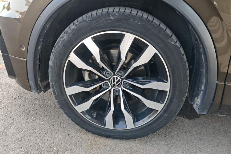 Used Volkswagen Tiguan L 2021 330TSI Automatic Two-Wheel Drive R-Line Enhanced Edition Left Front Wheel Hub
