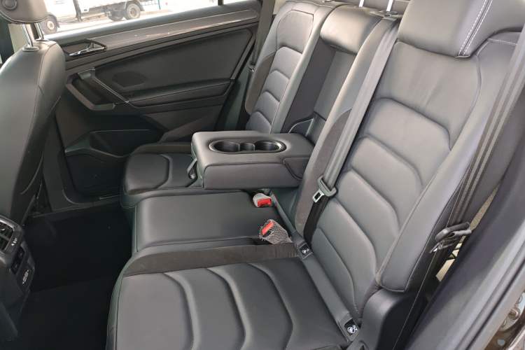 Used Volkswagen Tiguan L 2021 330TSI Automatic Two-Wheel Drive R-Line Enhanced Edition Left Rear Seat