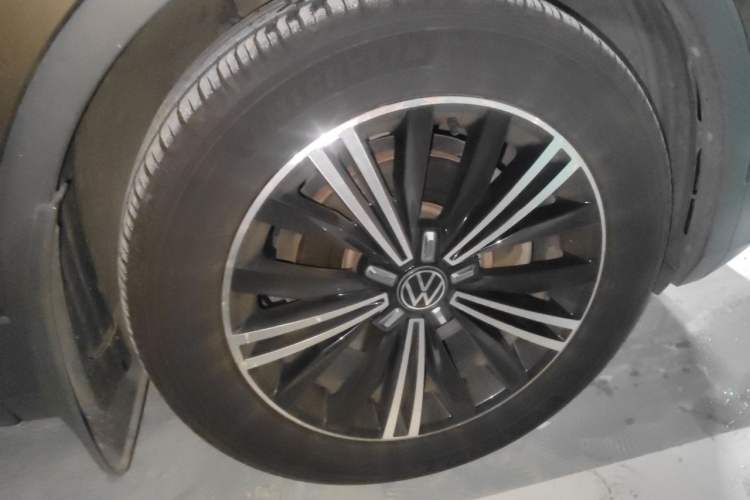 Used Volkswagen Tiguan L 2021 330TSI Automatic Two-Wheel Drive Smart Edition Right Front Wheel Hub