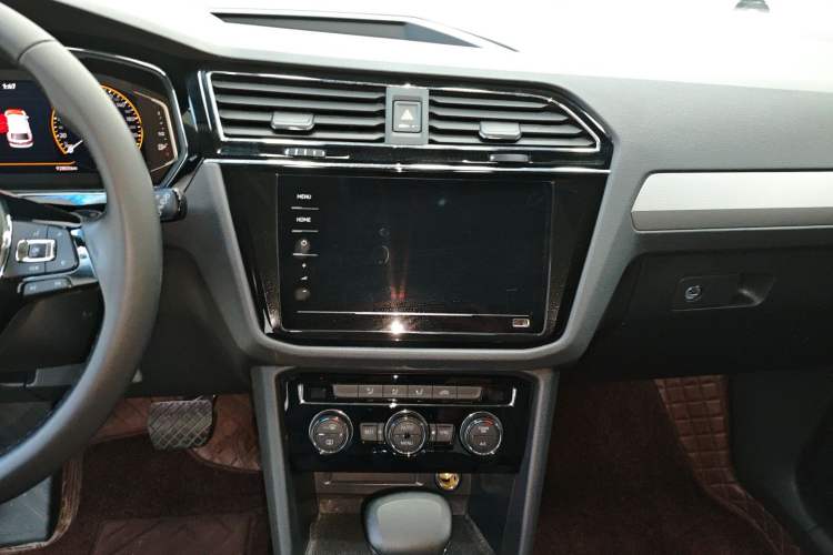 Used Volkswagen Tiguan L 2021 330TSI Automatic Two-Wheel Drive Smart Edition Audio And AC Panel