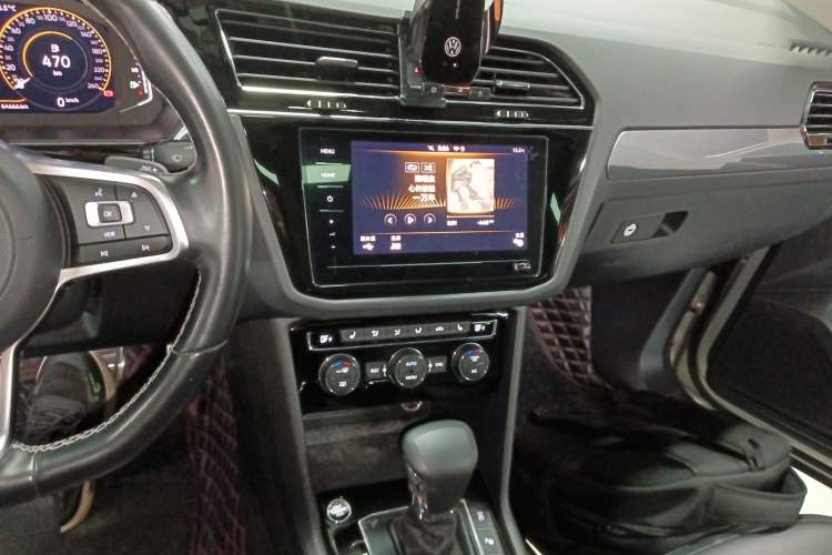 Used Volkswagen Tiguan L 2021 330TSI Automatic Two-Wheel Drive R-Line Enhanced Edition Audio And AC Panel