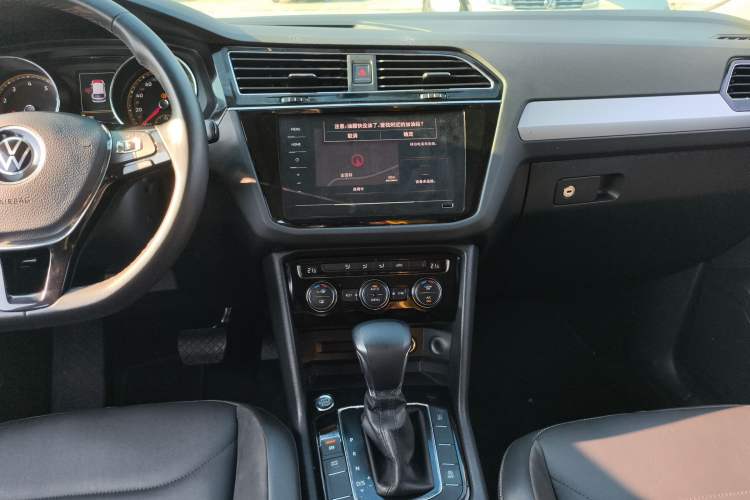 Used Volkswagen Tiguan L 2021 330TSI Automatic Two-Wheel Drive Smart Edition Audio And AC Panel
