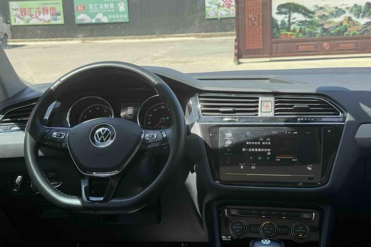 Used Volkswagen Tiguan L 2021 280TSI Automatic Two-Wheel Drive Smart Edition Audio And AC Panel