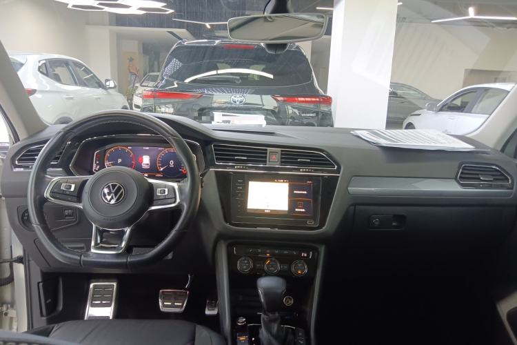 Used Volkswagen Tiguan L 2021 330TSI Automatic Two-Wheel Drive R-Line Enhanced Edition Center Console
