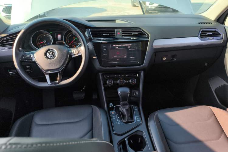 Used Volkswagen Tiguan L 2021 330TSI Automatic Two-Wheel Drive Smart Edition Center Console