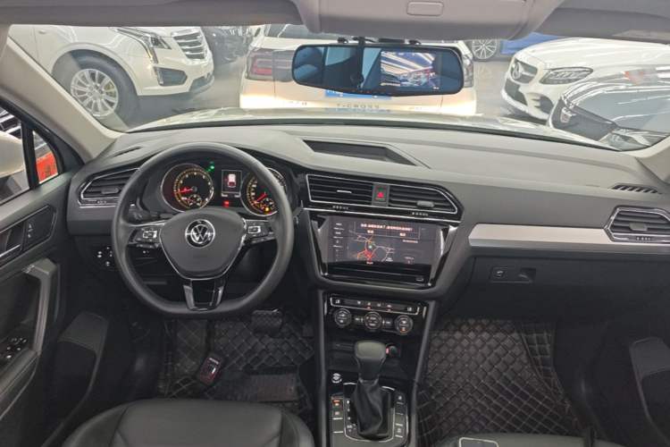 Used Volkswagen Tiguan L 2021 330TSI Automatic Two-Wheel Drive Smart Edition Center Console