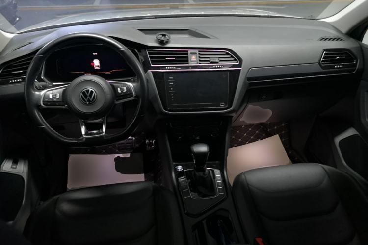 Used Volkswagen Tiguan L 2021 330TSI Automatic Two-Wheel Drive R-Line Enhanced Edition Center Console