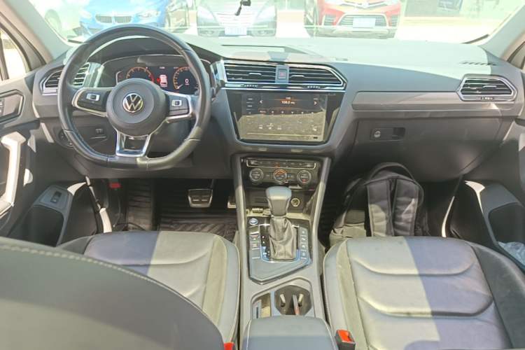 Used Volkswagen Tiguan L 2021 330TSI Automatic Two-Wheel Drive R-Line Enhanced Edition Center Console