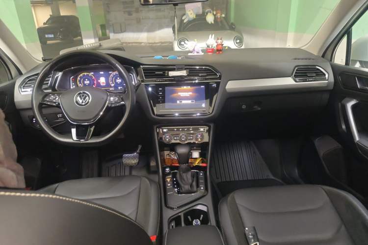 Used Volkswagen Tiguan L 2021 330TSI Automatic Two-Wheel Drive Smart Edition Center Console