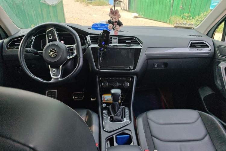 Used Volkswagen Tiguan L 2021 330TSI Automatic Two-Wheel Drive R-Line Enhanced Edition Center Console