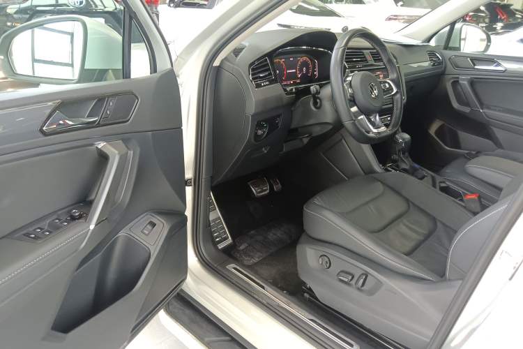 Used Volkswagen Tiguan L 2021 330TSI Automatic Two-Wheel Drive R-Line Enhanced Edition Driver Seat