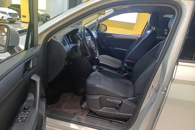 Used Volkswagen Tiguan L 2021 280TSI Automatic Two-Wheel Drive Comfort Edition – Low-Trim Version Driver Seat