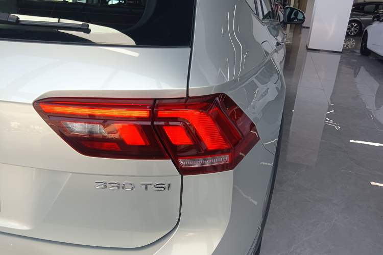 Used Volkswagen Tiguan L 2021 330TSI Automatic Two-Wheel Drive R-Line Enhanced Edition Exterior 3