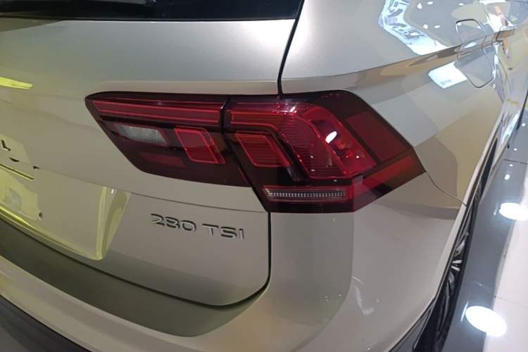 Used Volkswagen Tiguan L 2021 280TSI Automatic Two-Wheel Drive Comfort Edition – Low-Trim Version Exterior 3