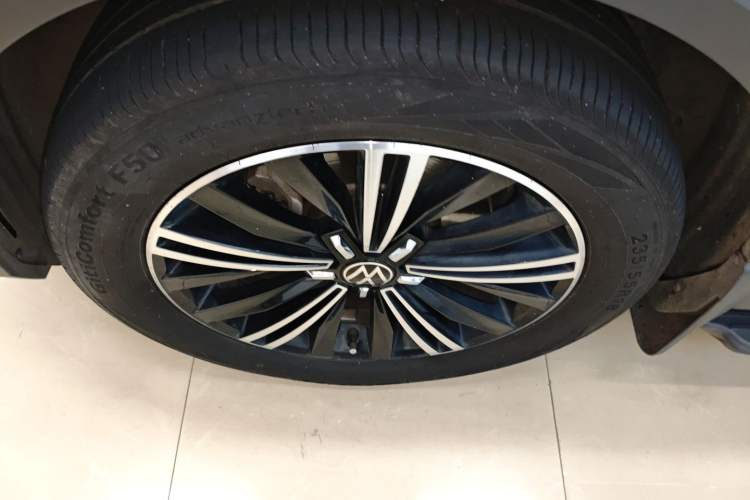 Used Volkswagen Tiguan L 2021 330TSI Automatic Two-Wheel Drive Smart Edition Exterior 4