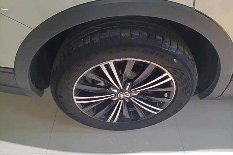 Used Volkswagen Tiguan L 2021 280TSI Automatic Two-Wheel Drive Comfort Edition – Low-Trim Version Exterior 5