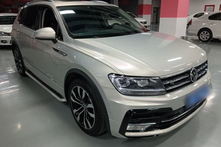 Used Volkswagen Tiguan L 2021 330TSI Automatic Two-Wheel Drive R-Line Enhanced Edition Front Right 45 Deg