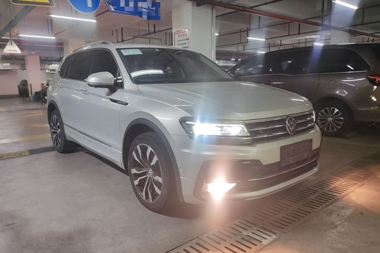 Used Volkswagen Tiguan L 2021 330TSI Automatic Two-Wheel Drive R-Line Flagship Edition Front Right 45 Deg