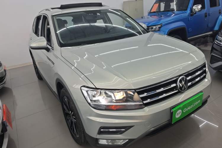 Used Volkswagen Tiguan L 2021 330TSI Automatic Two-Wheel Drive Smart Edition Front Right 45 Deg