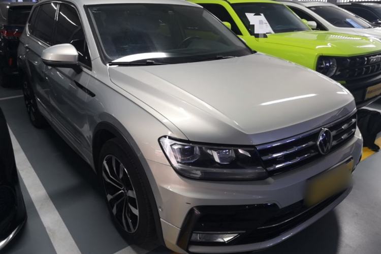 Used Volkswagen Tiguan L 2021 330TSI Automatic Two-Wheel Drive R-Line Enhanced Edition Front Right 45 Deg