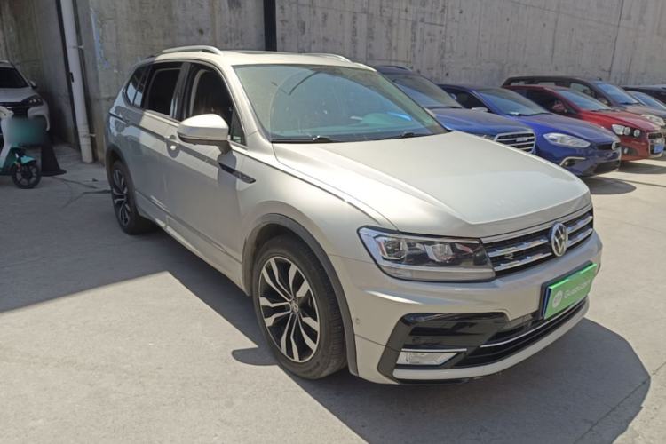 Used Volkswagen Tiguan L 2021 330TSI Automatic Two-Wheel Drive R-Line Enhanced Edition Front Right 45 Deg