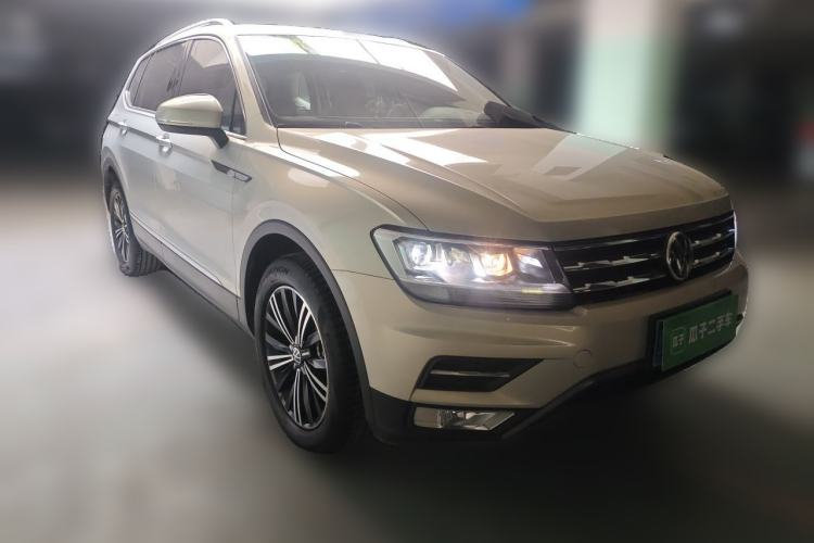 Used Volkswagen Tiguan L 2021 330TSI Automatic Two-Wheel Drive Smart Edition Front Right 45 Deg
