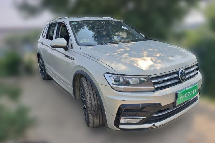 Used Volkswagen Tiguan L 2021 330TSI Automatic Two-Wheel Drive R-Line Enhanced Edition Front Right 45 Deg