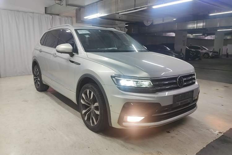 Used Volkswagen Tiguan L 2021 330TSI Automatic Two-Wheel Drive R-Line Flagship Edition Front Right 45 Deg