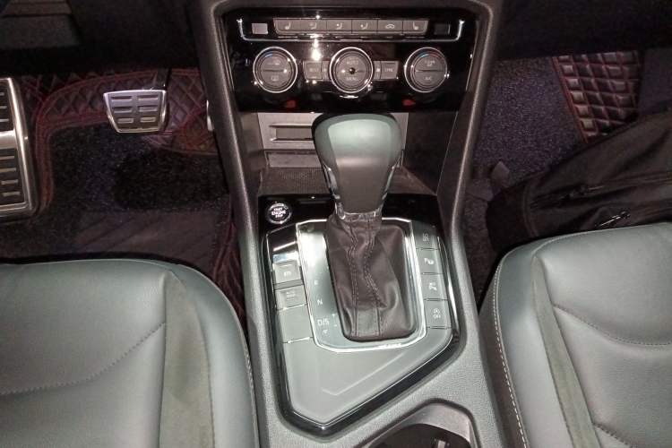 Used Volkswagen Tiguan L 2021 330TSI Automatic Two-Wheel Drive R-Line Enhanced Edition Gear Lever