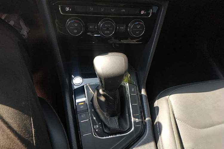 Used Volkswagen Tiguan L 2021 330TSI Automatic Two-Wheel Drive Smart Edition Gear Lever